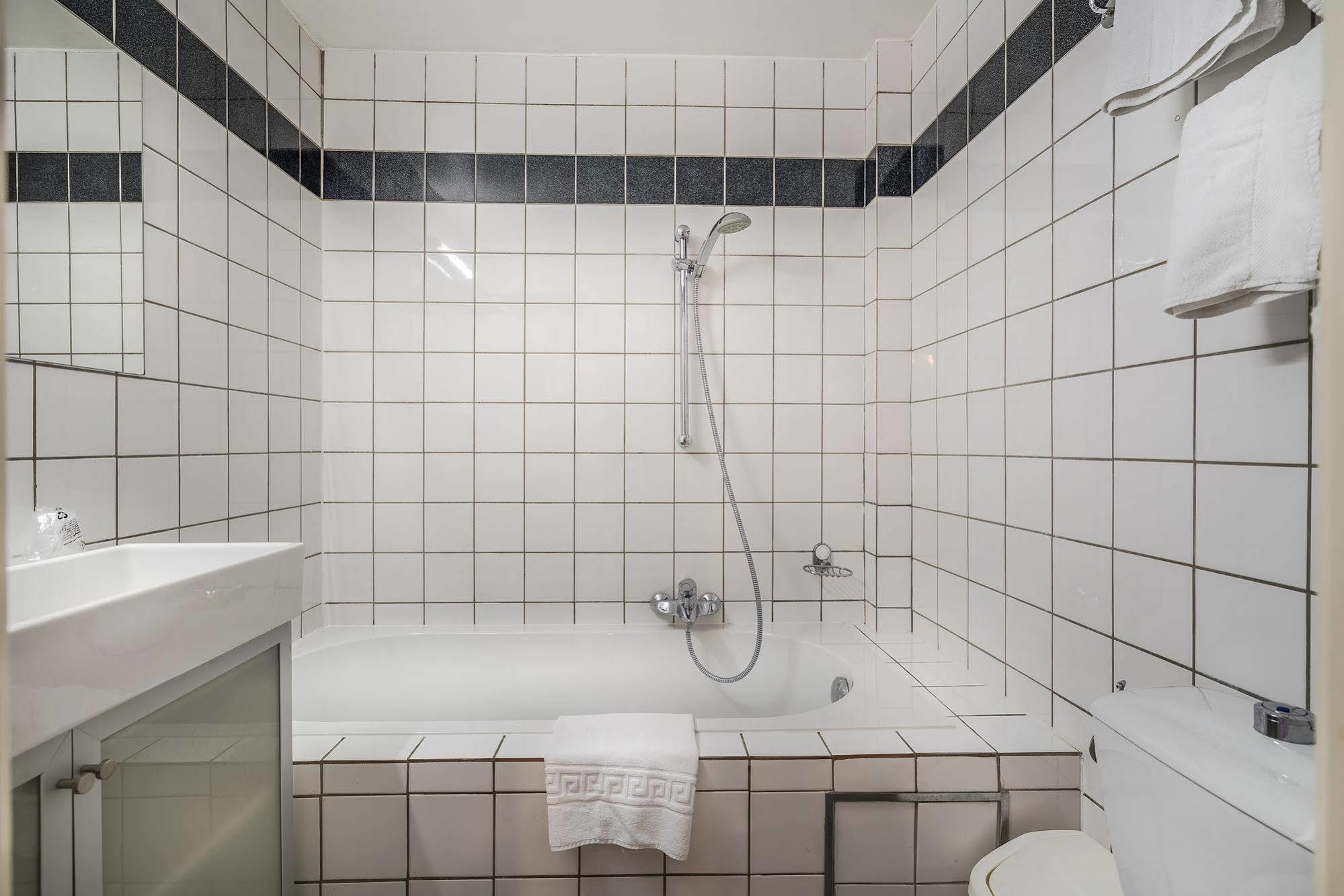 Hotel Lambeau Etterbeek Экстерьер фото